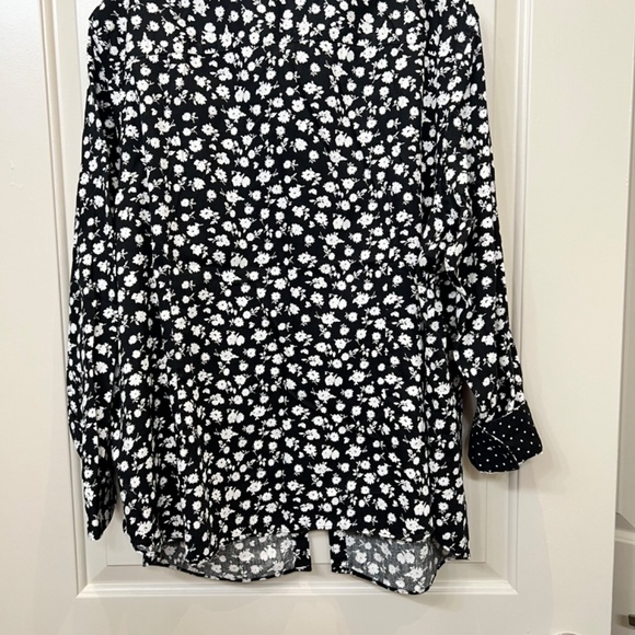 Chaps (Ralph Lauren) Women's 2X Long Sleeve, Cuff accent button down - Picture 3 of 3